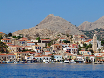 Chalki Griechenland, Hauptort mit Burgberg