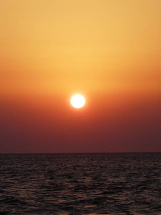 Segeln beim Sonnenuntergang in Griechenland